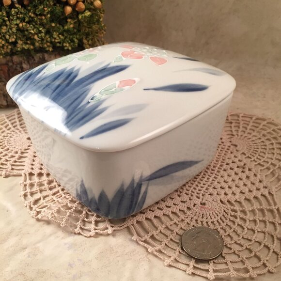 Vintage Otagiri Japan Porcelain Box with Lid for Dresser Trinkets Jewelry Powder - Picture 8 of 8